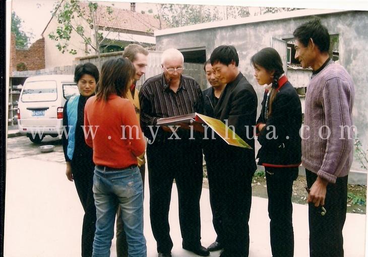 外商來(lái)華在鑫華種兔場(chǎng)參觀